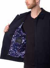 Load image into Gallery viewer, MEN&#39;S STRETCH BLAZER WITH HARRINGTON STYLE.
